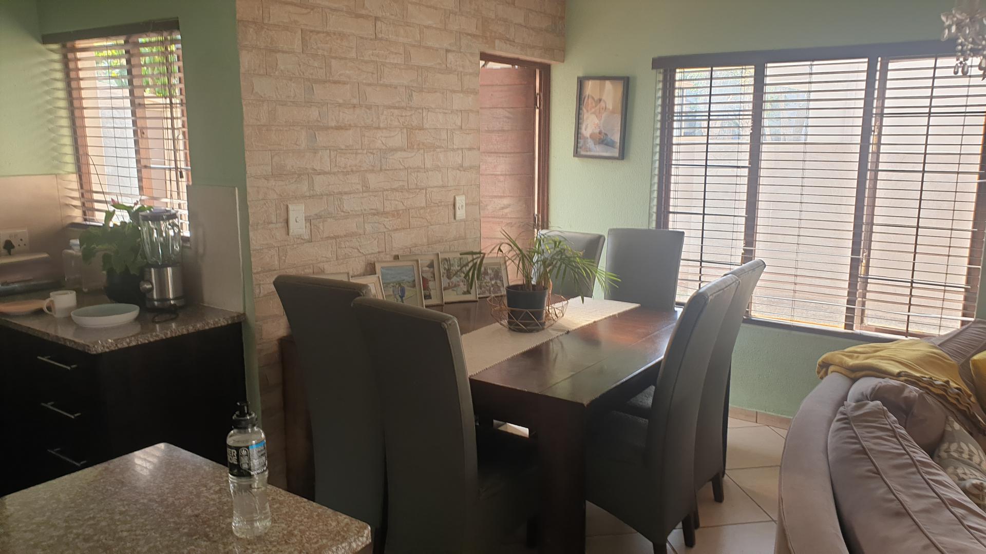  of property in Raslouw Glen