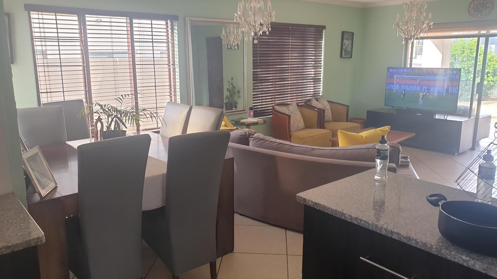  of property in Raslouw Glen