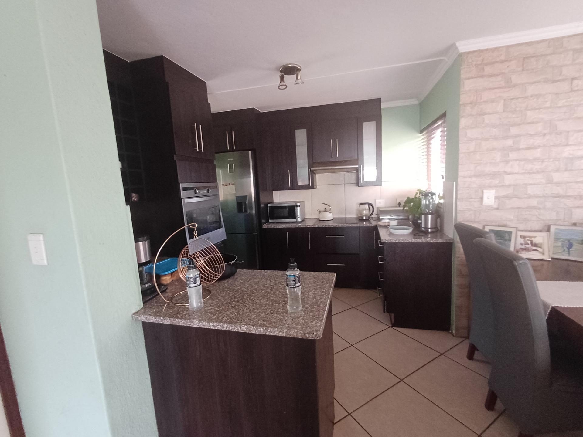  of property in Raslouw Glen