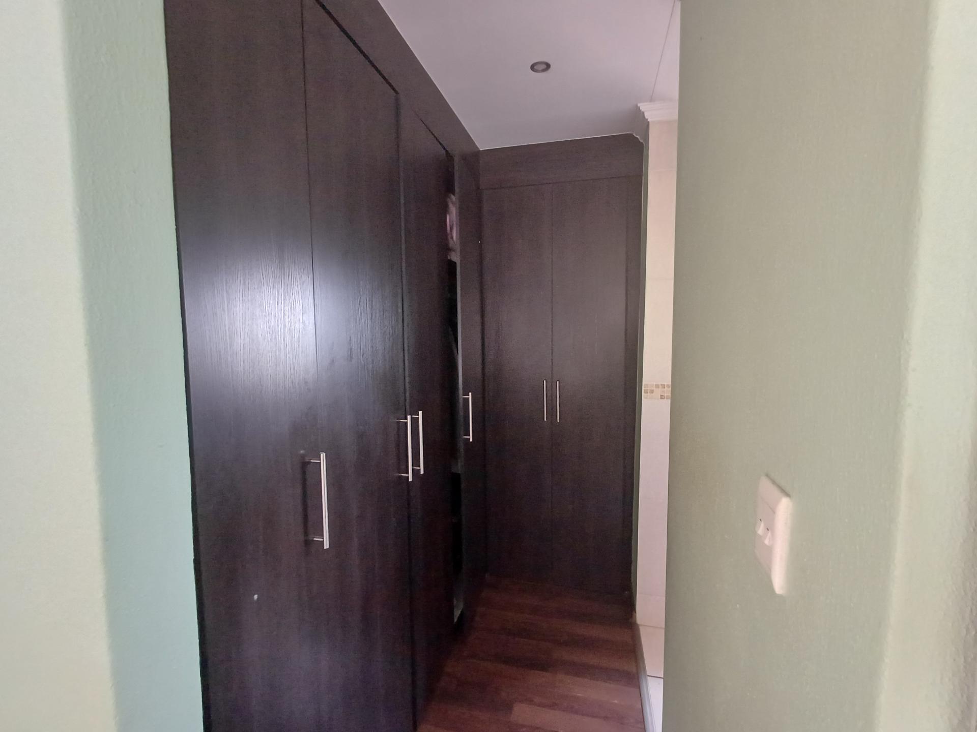  of property in Raslouw Glen