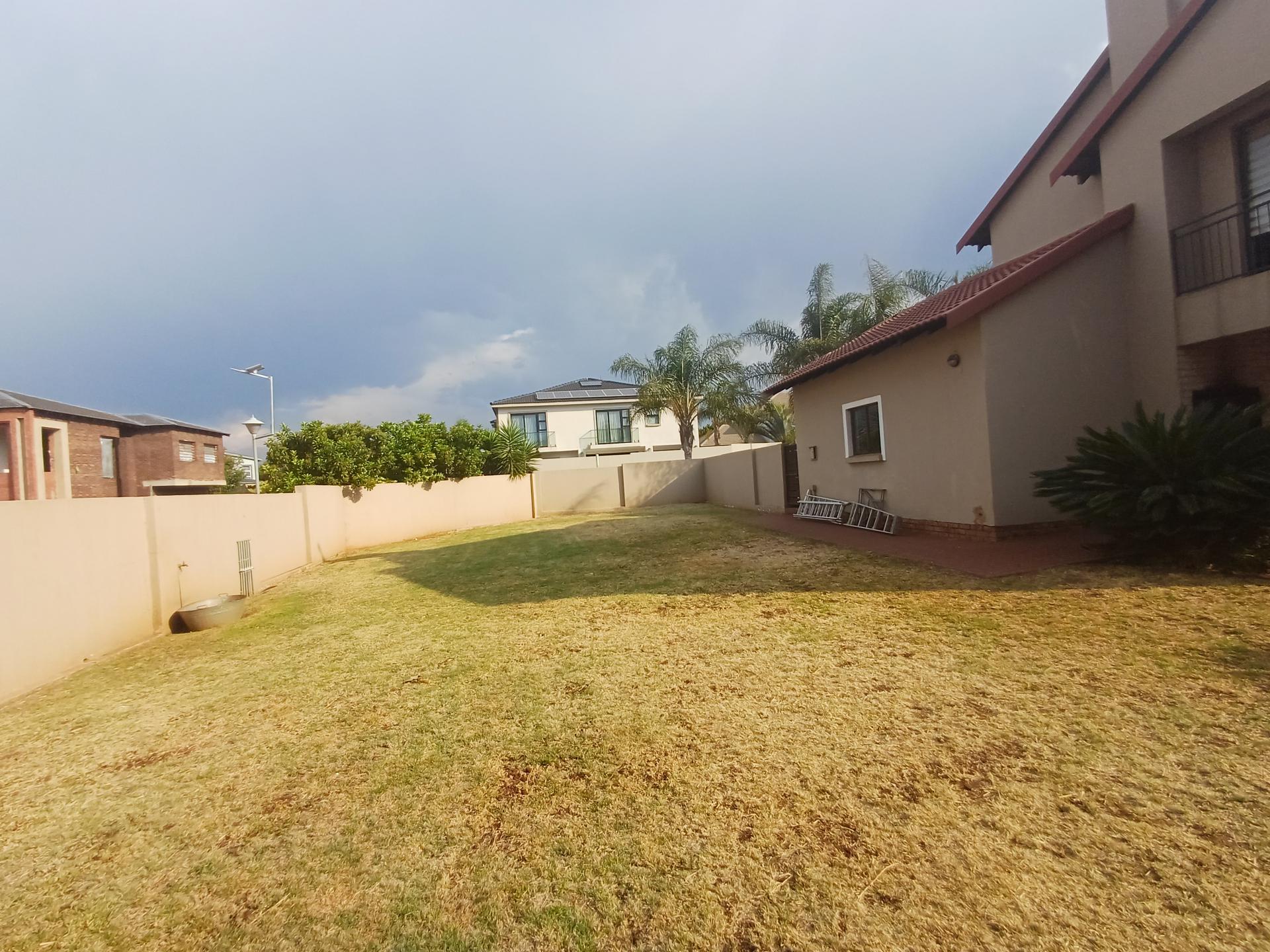  of property in Raslouw Glen