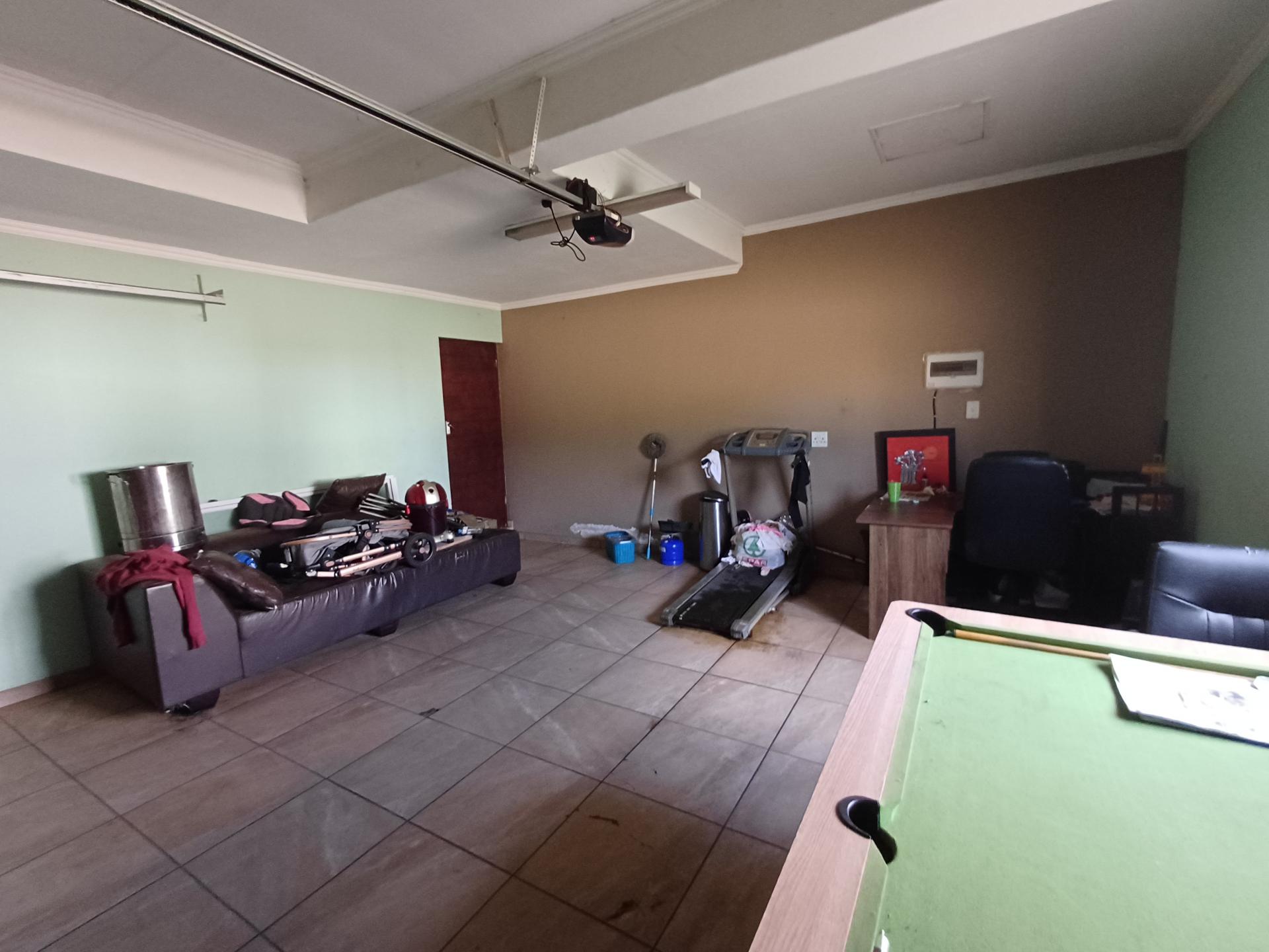  of property in Raslouw Glen