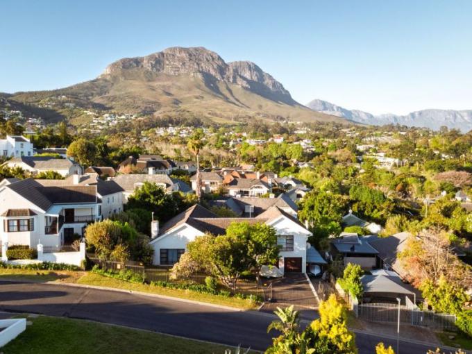 4 Bedroom House for Sale For Sale in Somerset West - MR696459