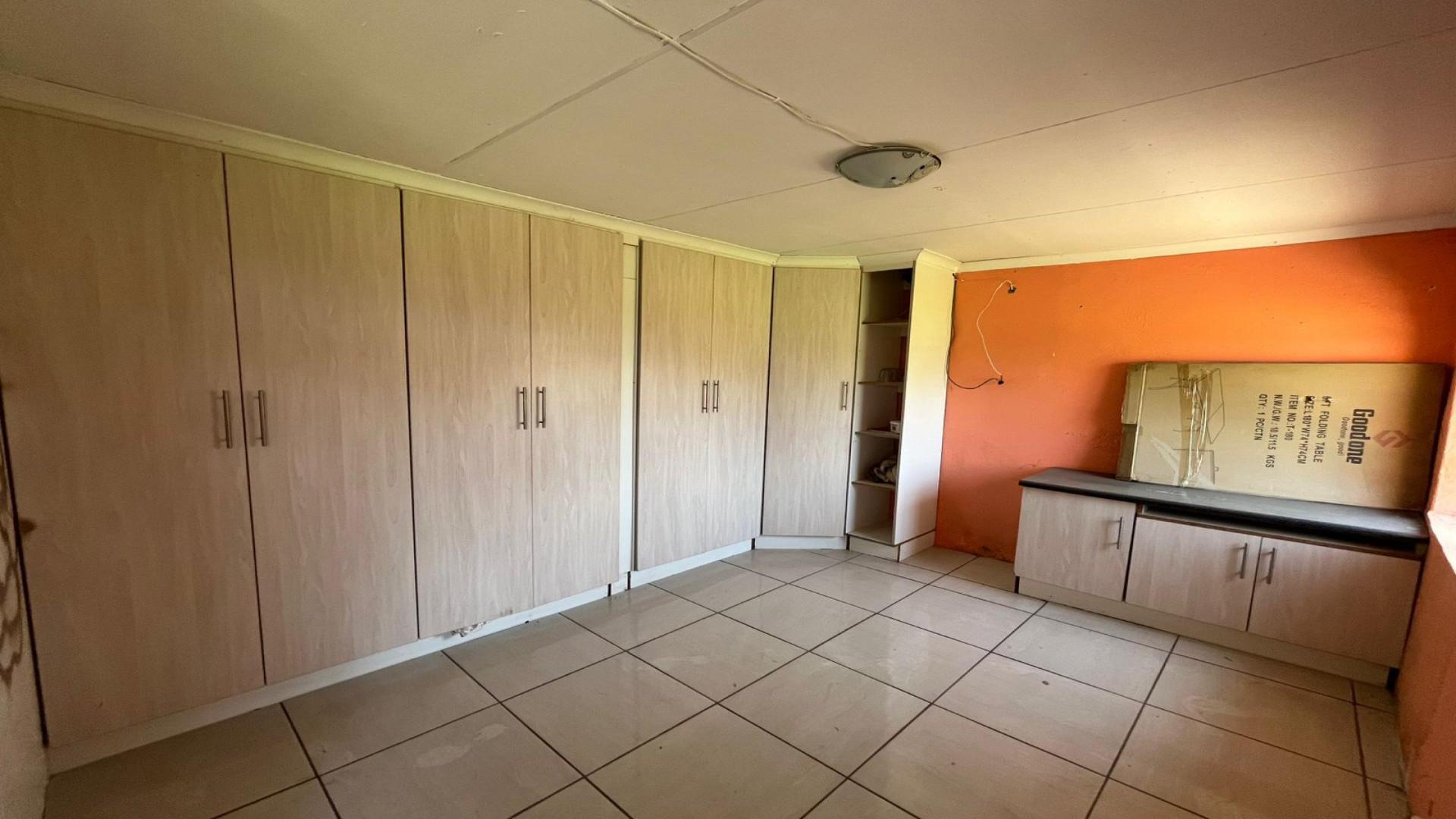 Bed Room 2 of property in Selection park