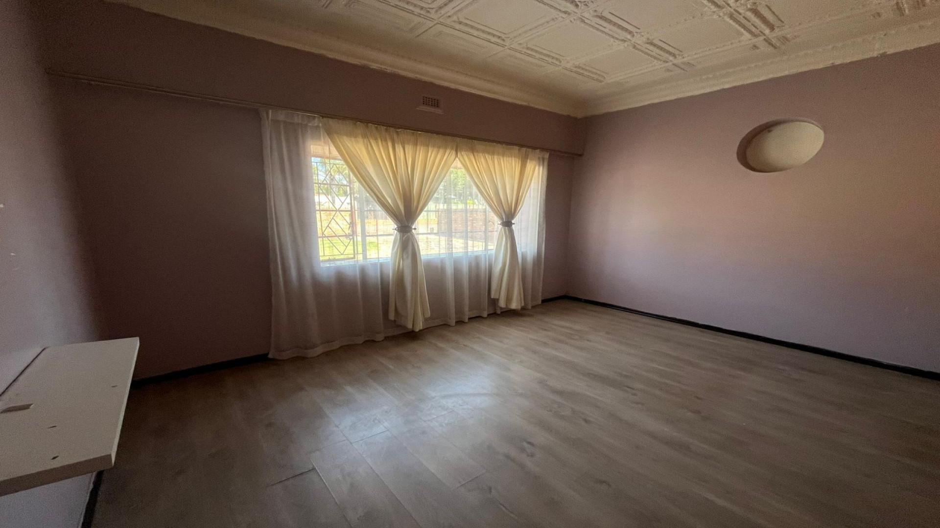 Bed Room 5+ of property in Selection park