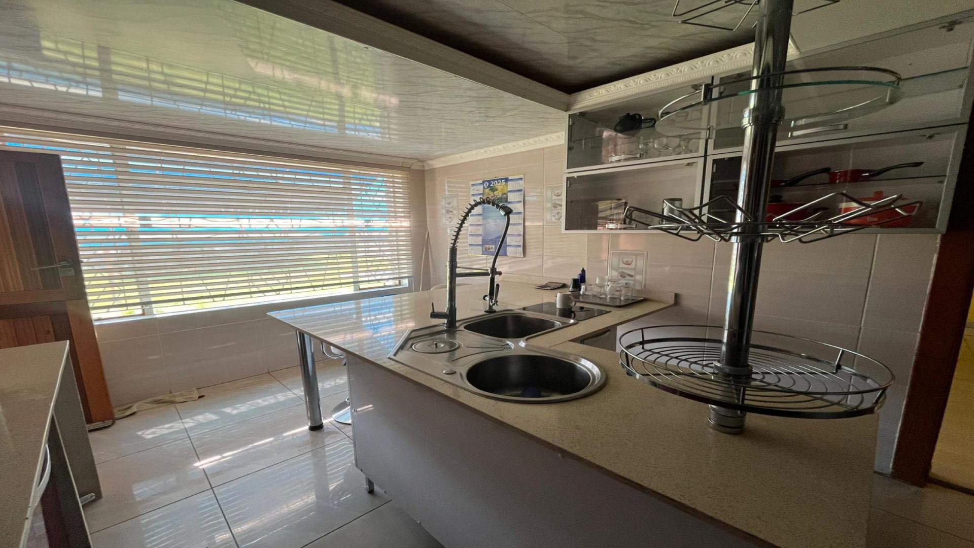 Kitchen of property in Selection park
