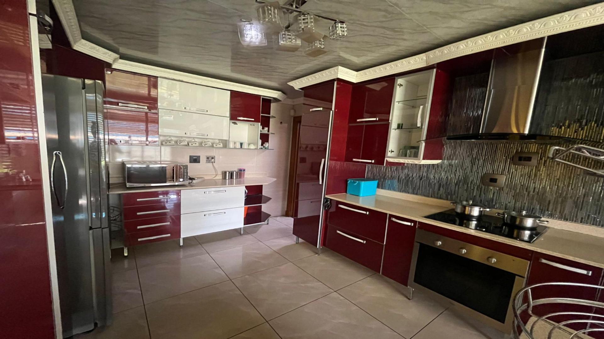 Kitchen of property in Selection park