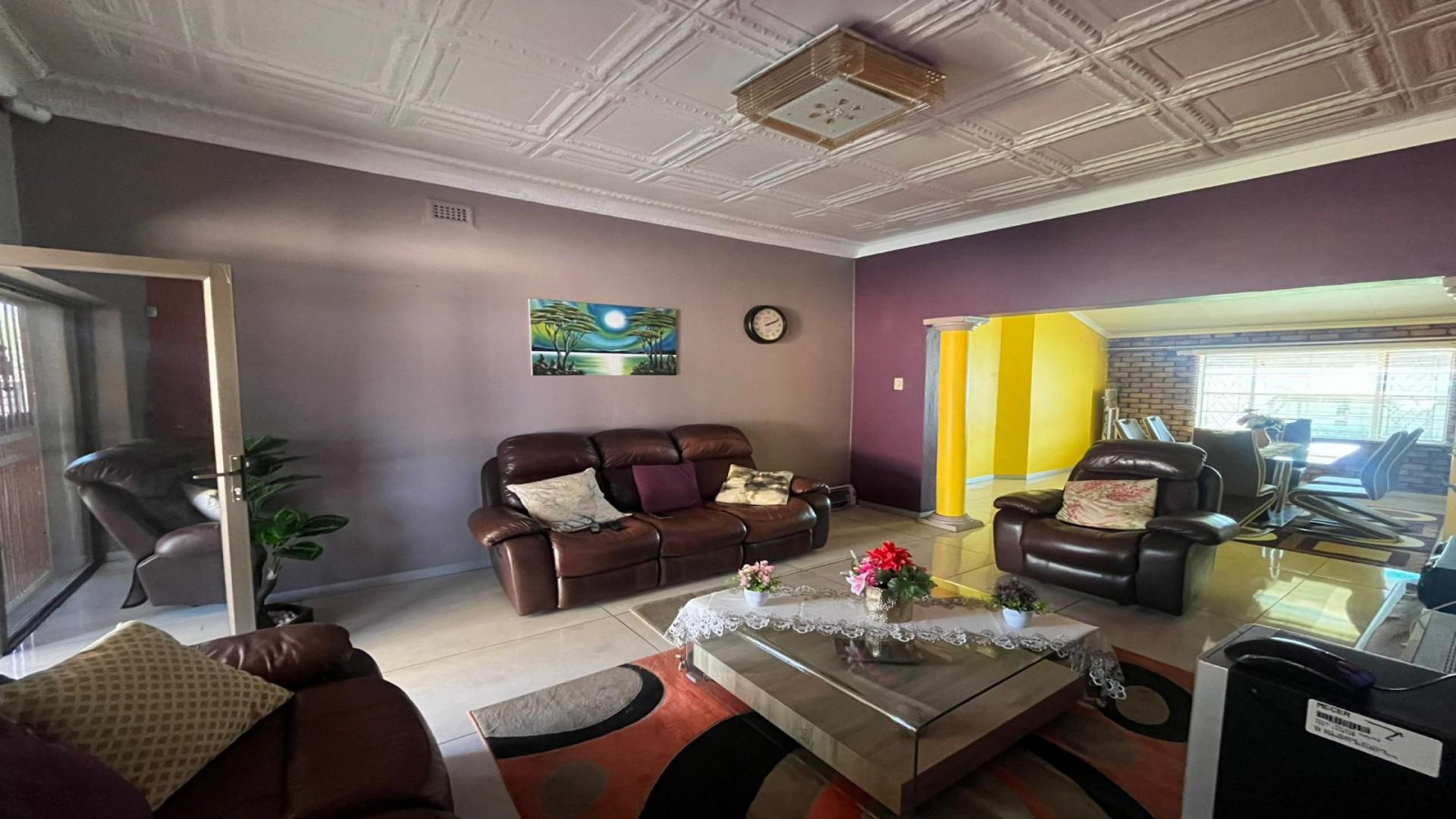 Lounges of property in Selection park