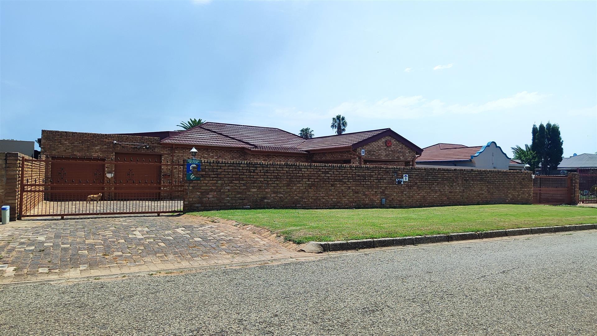 Front View of property in Selection park