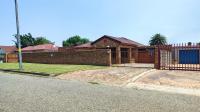 Front View of property in Selection park