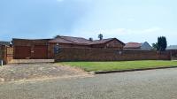 Front View of property in Selection park