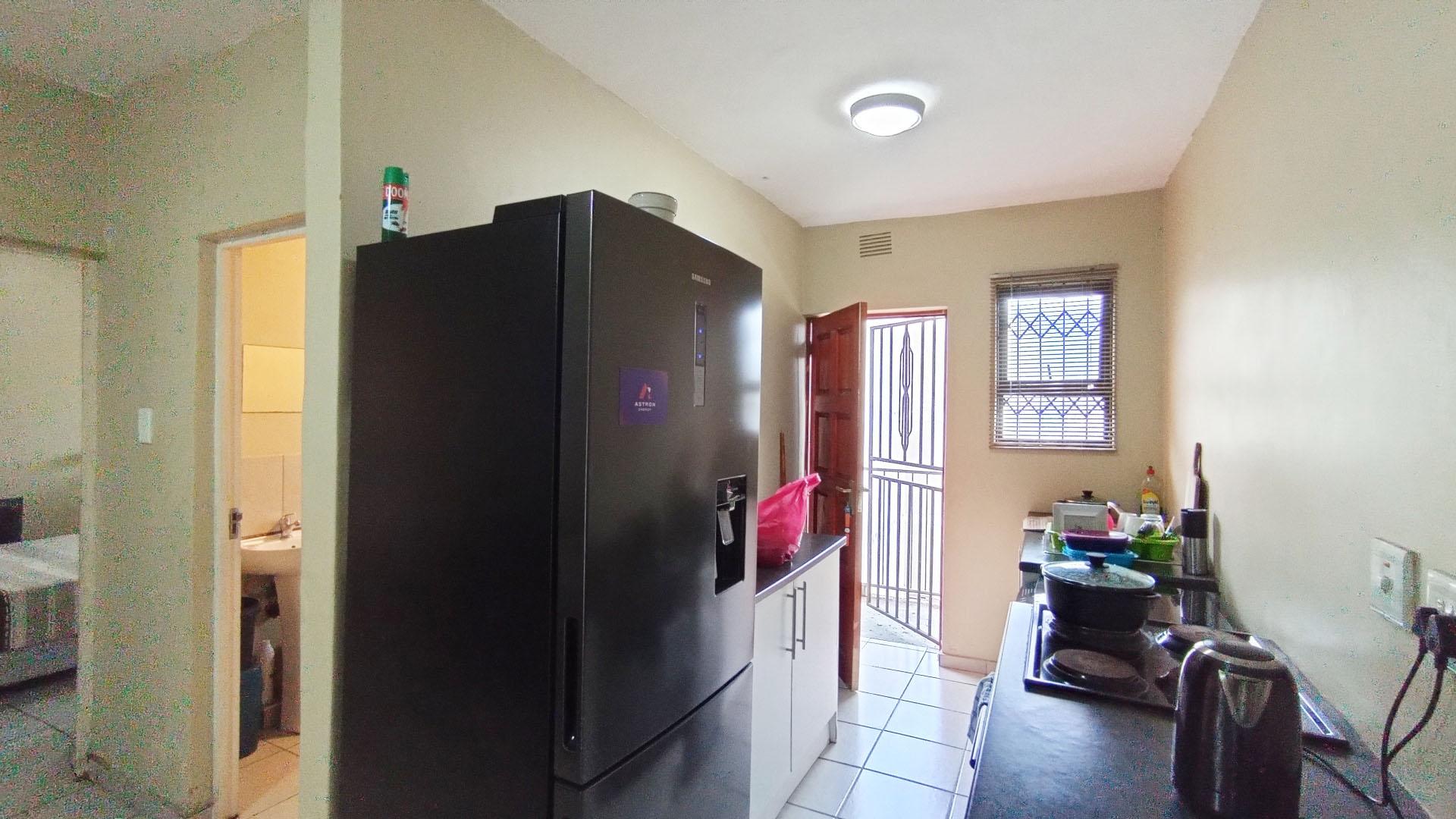 Kitchen - 8 square meters of property in Newlands East