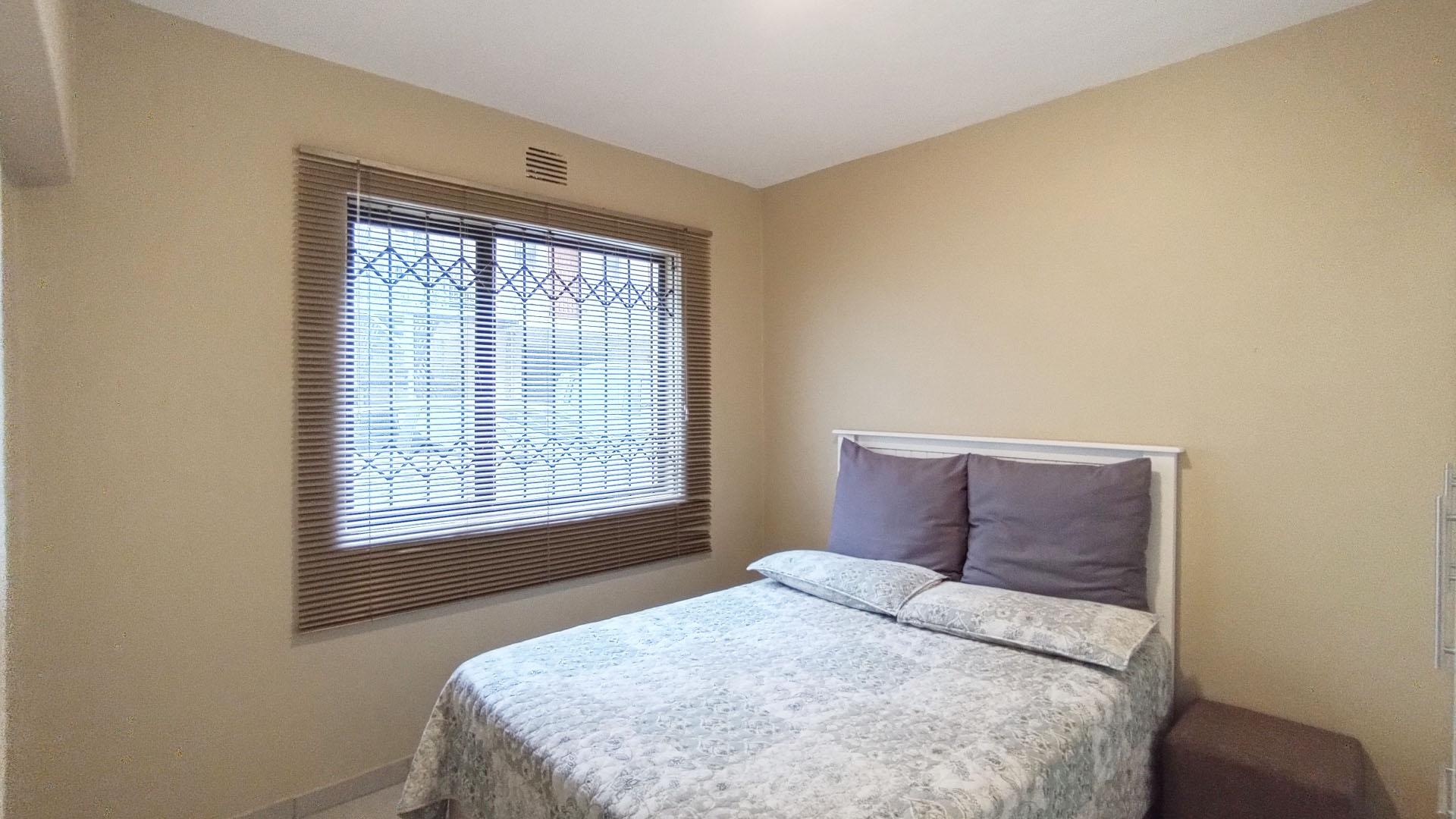 Bed Room 1 - 11 square meters of property in Newlands East