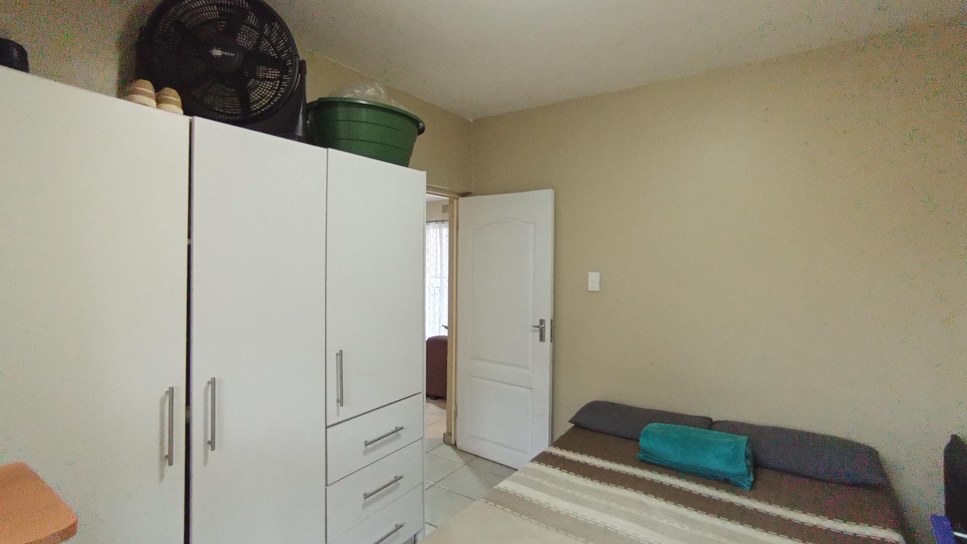 Bed Room 2 - 11 square meters of property in Newlands East