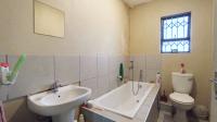 Bathroom 1 - 6 square meters of property in Newlands East