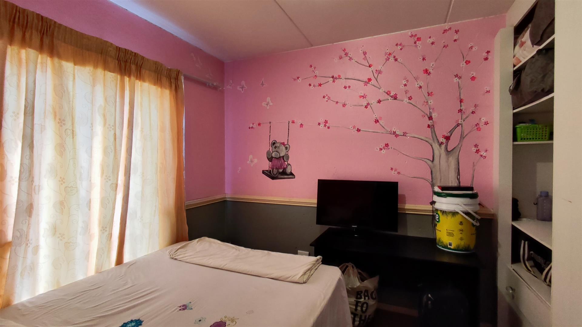 Bed Room 1 - 10 square meters of property in Comet