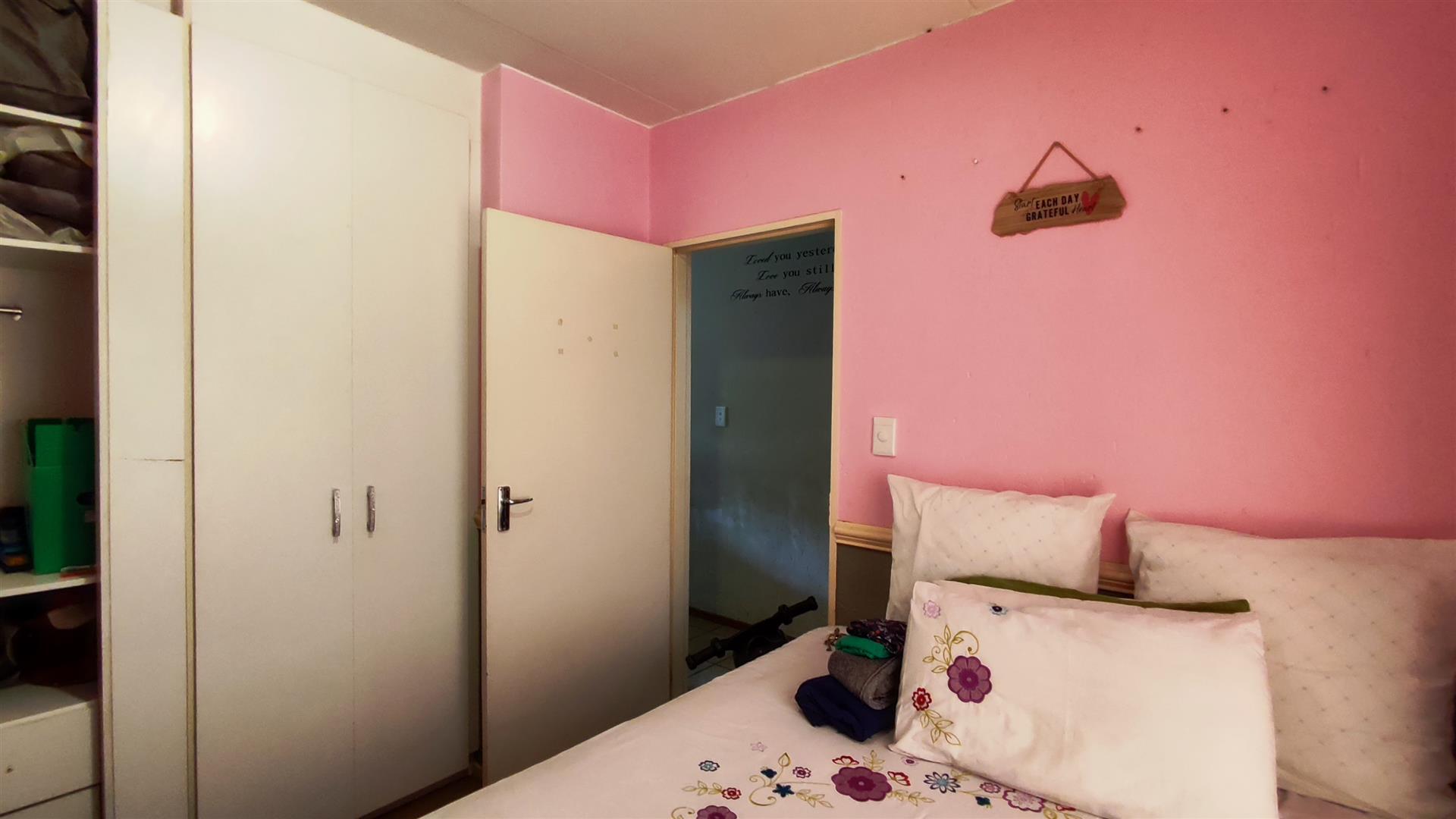 Bed Room 1 - 10 square meters of property in Comet