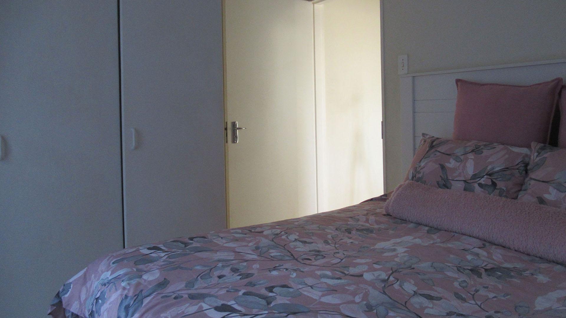 Bed Room 2 - 11 square meters of property in Wilgeheuwel 