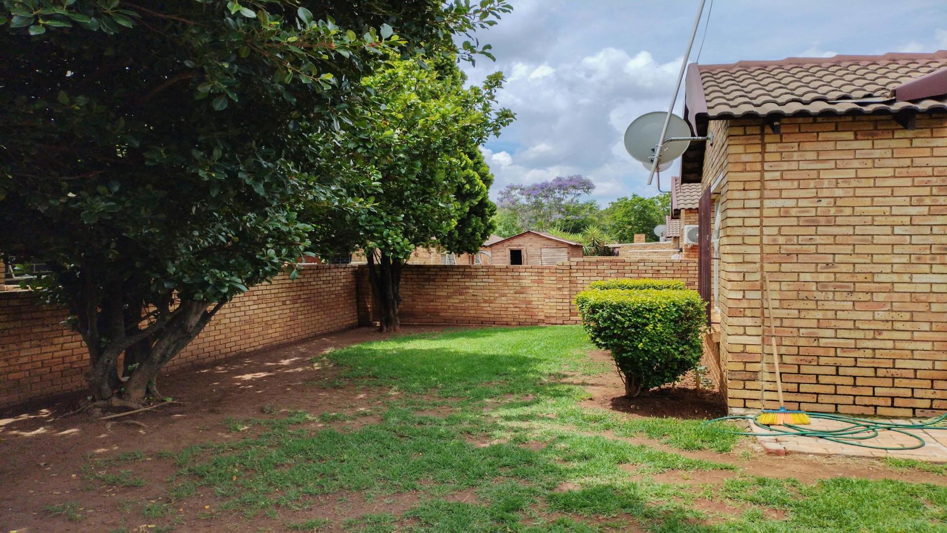 Backyard of property in Wilgeheuwel 