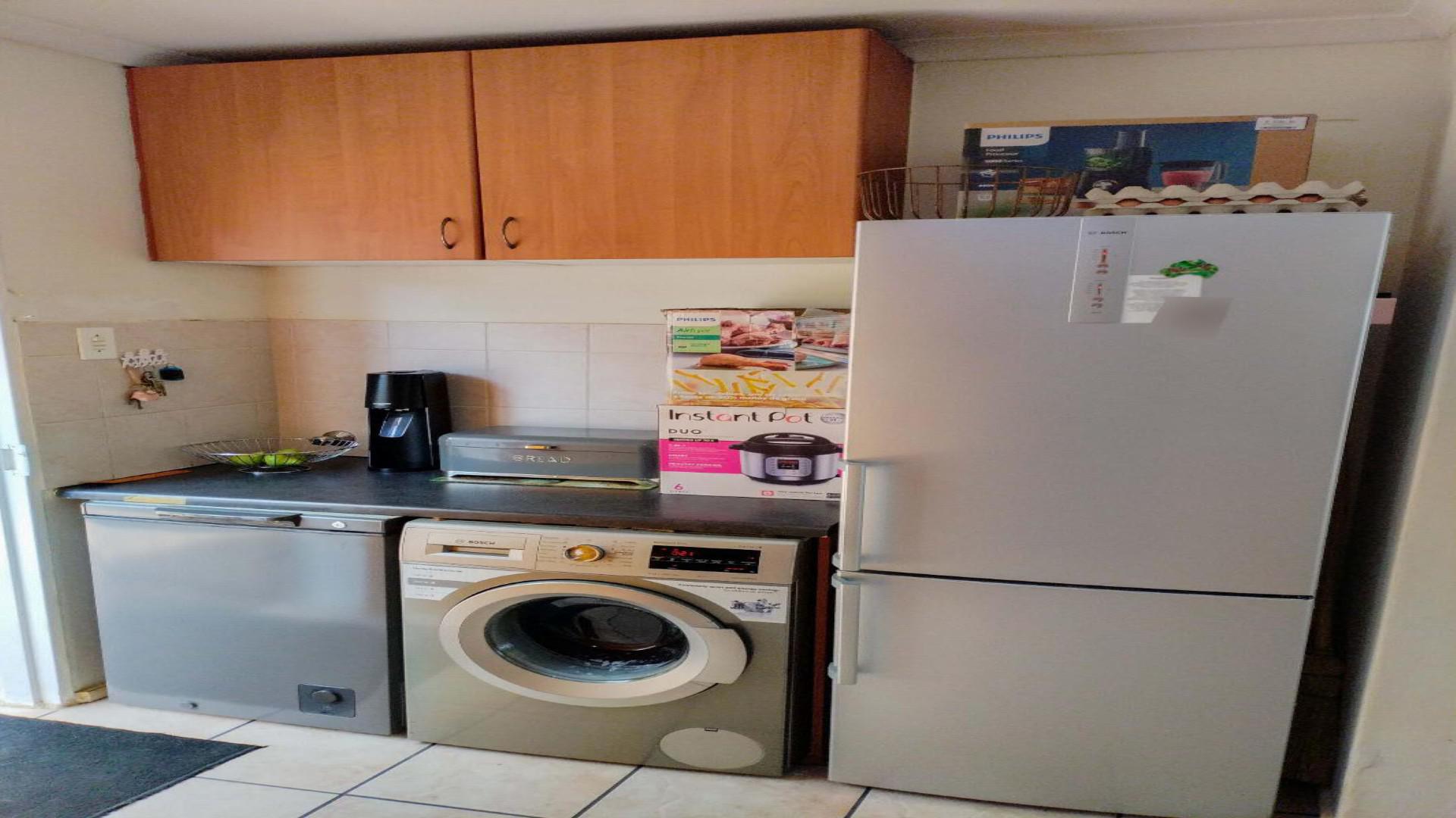 Kitchen - 8 square meters of property in Wilgeheuwel 