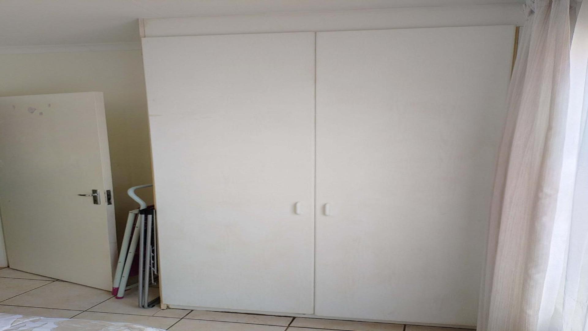 Main Bedroom of property in Wilgeheuwel 