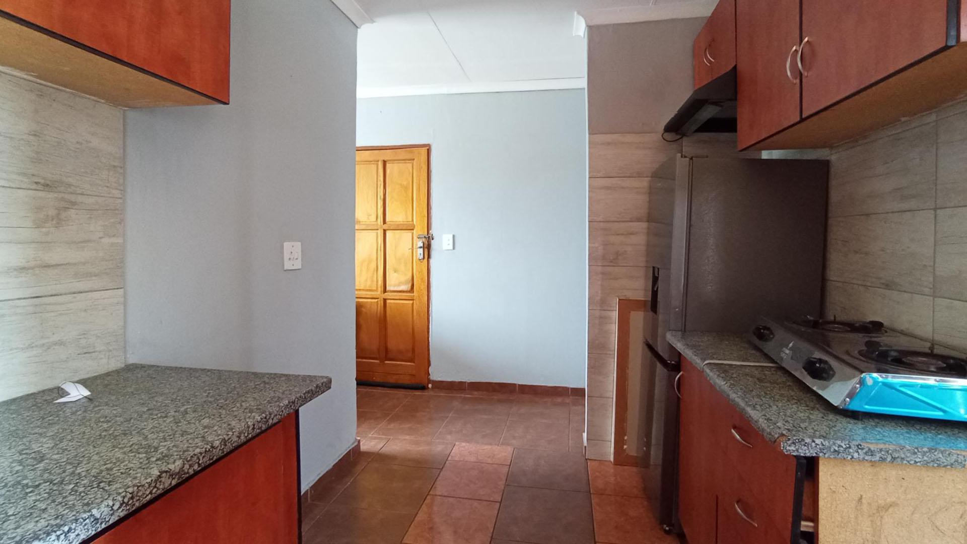Kitchen - 9 square meters of property in The Orchards