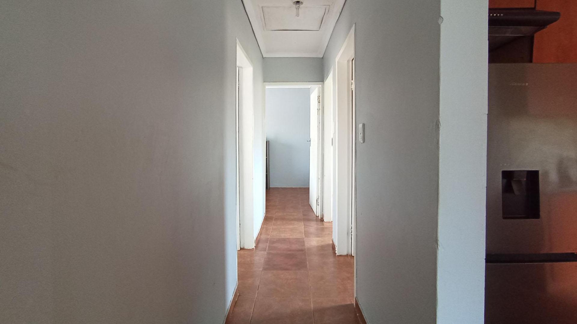 Spaces - 5 square meters of property in The Orchards