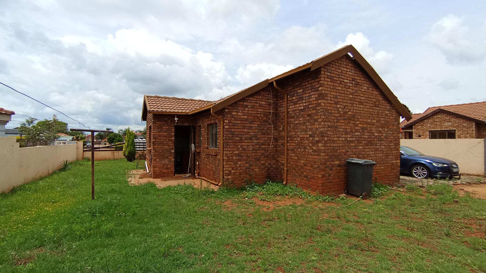Front View of property in The Orchards