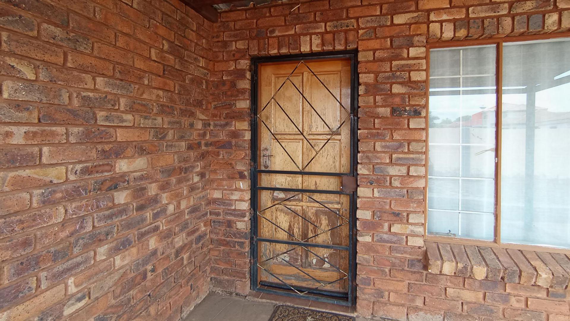 Front View of property in The Orchards