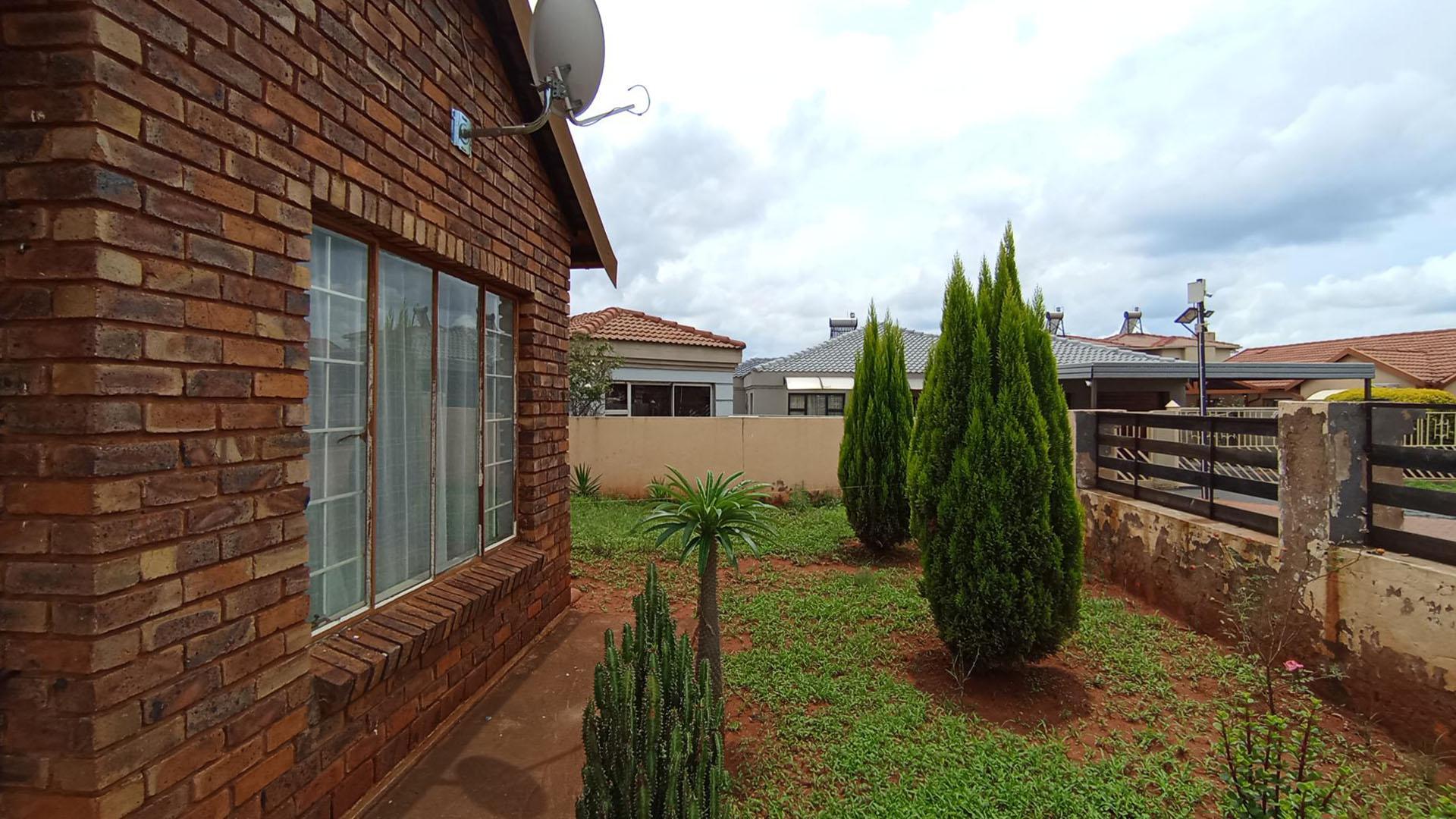 Front View of property in The Orchards