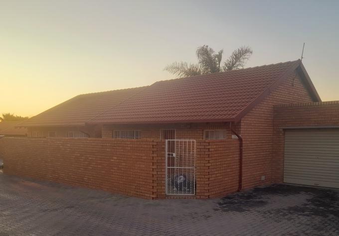 2 Bedroom Simplex for Sale For Sale in The Reeds - MR696500