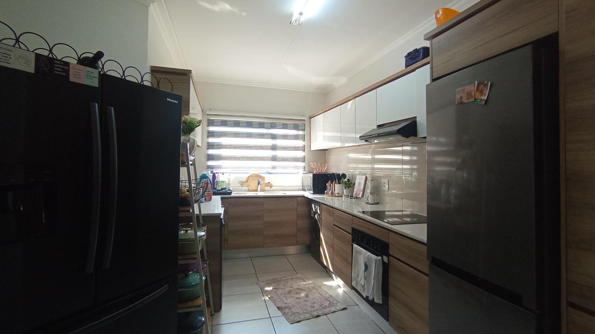 Kitchen - 14 square meters of property in Jukskei View