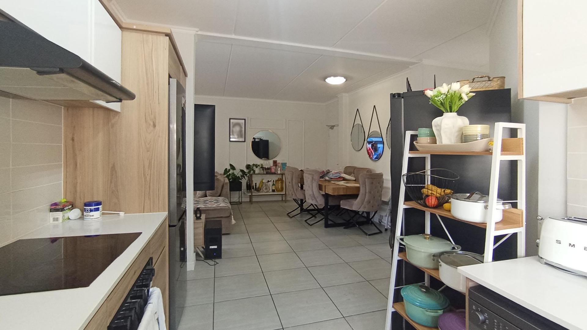 Kitchen - 14 square meters of property in Jukskei View