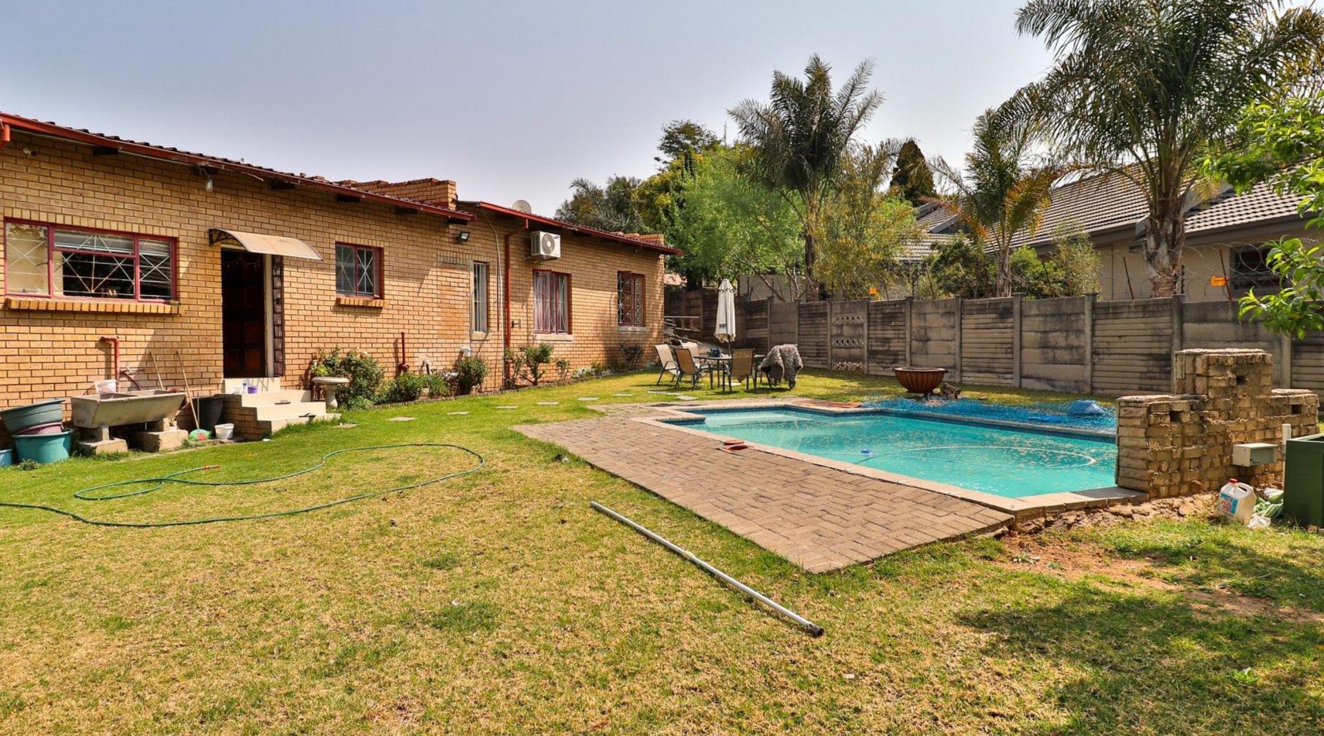  of property in Heuweloord