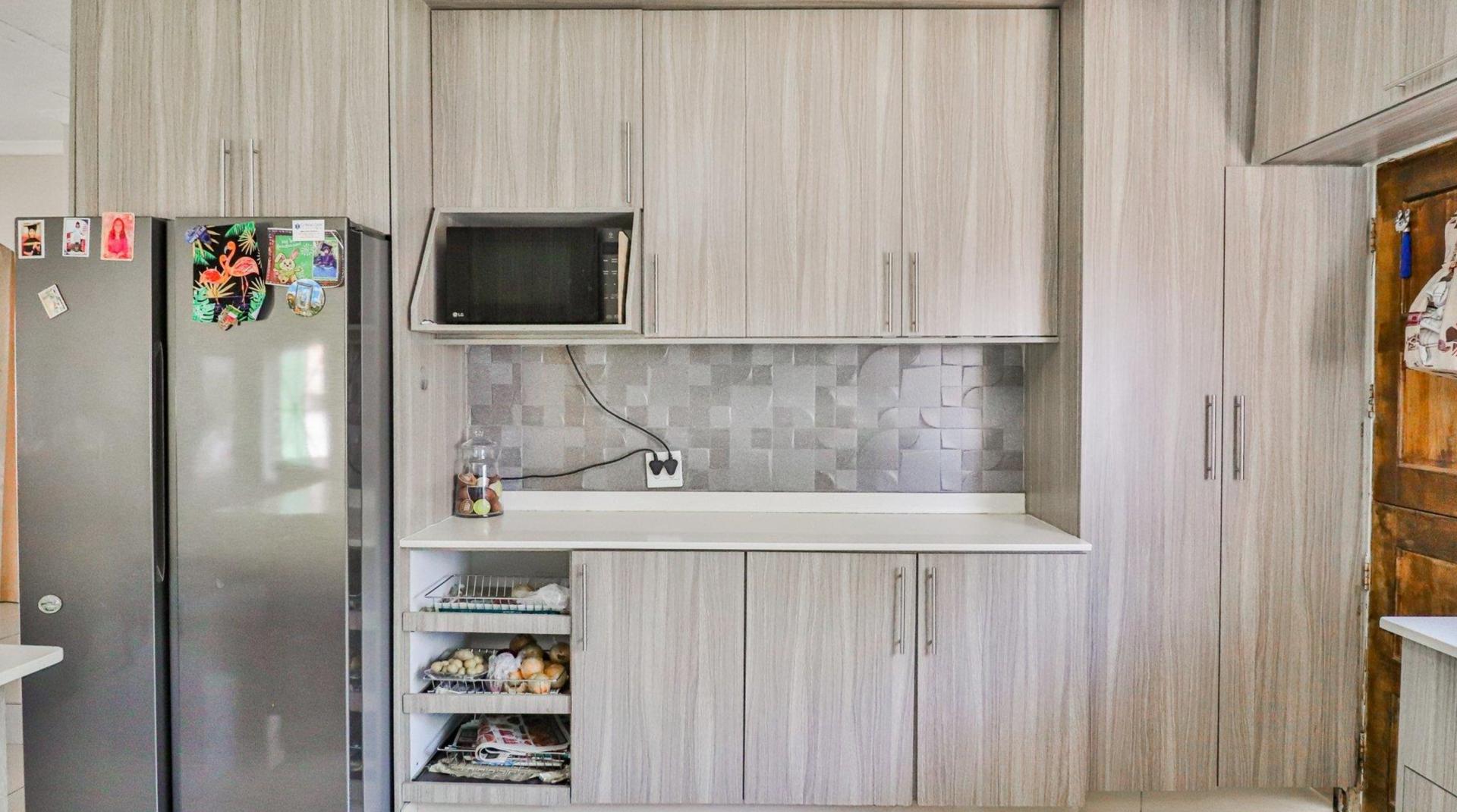  of property in Heuweloord