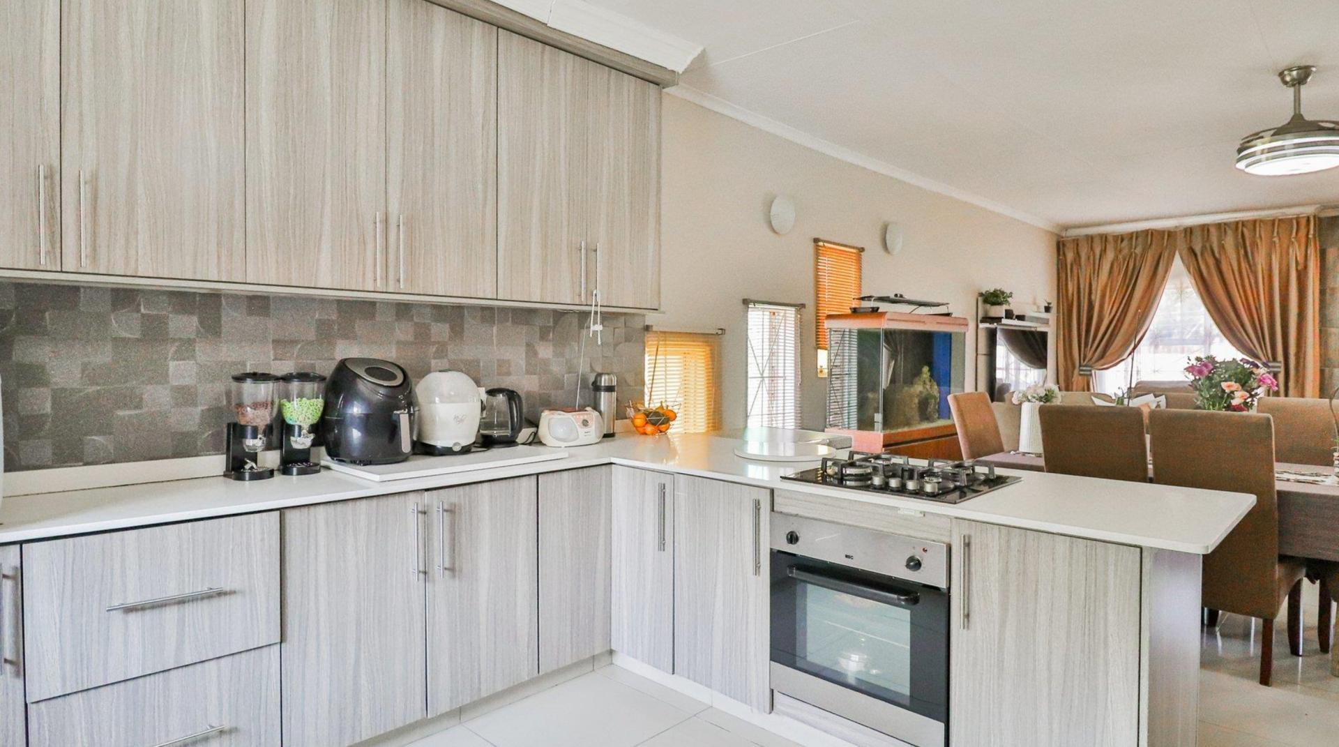  of property in Heuweloord