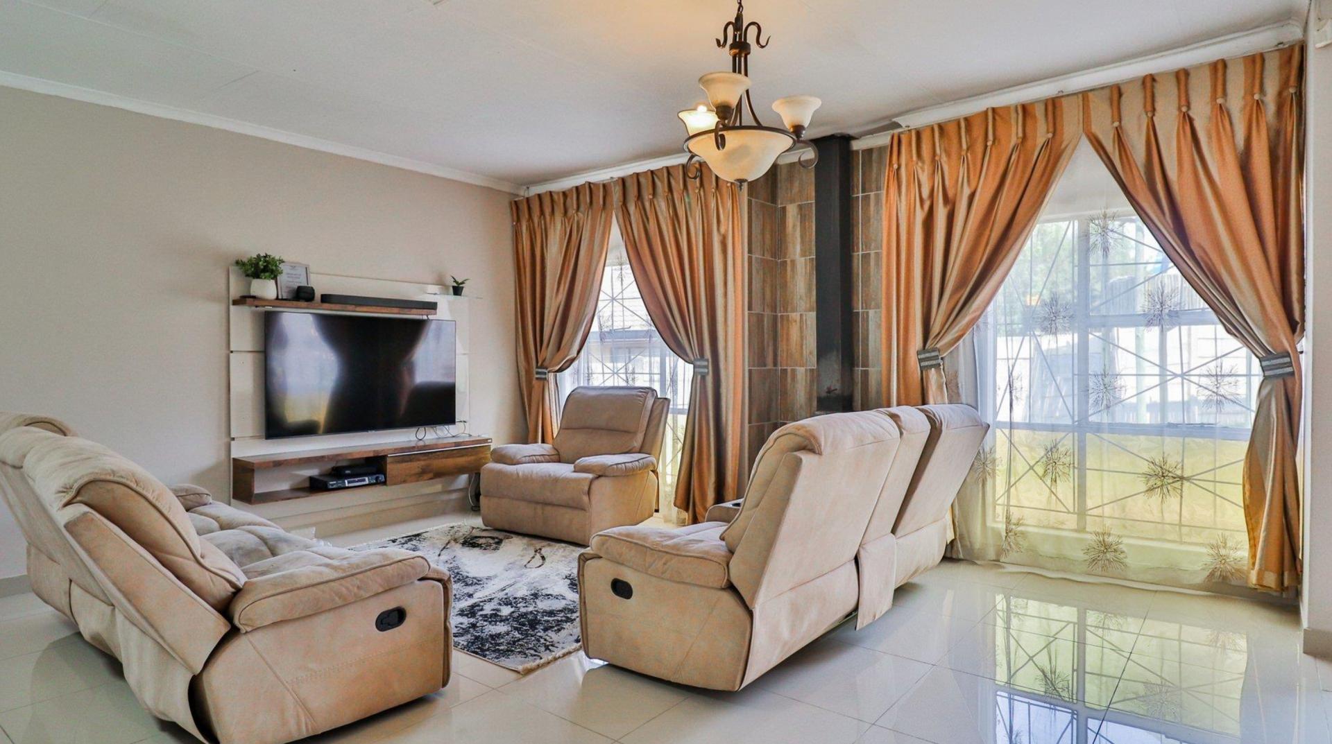  of property in Heuweloord