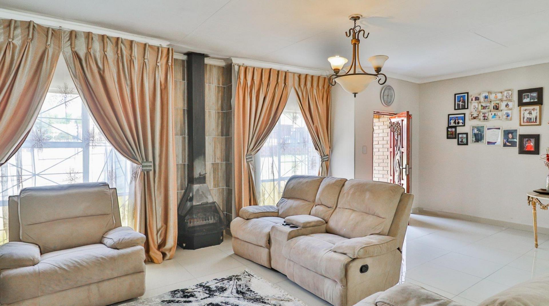  of property in Heuweloord