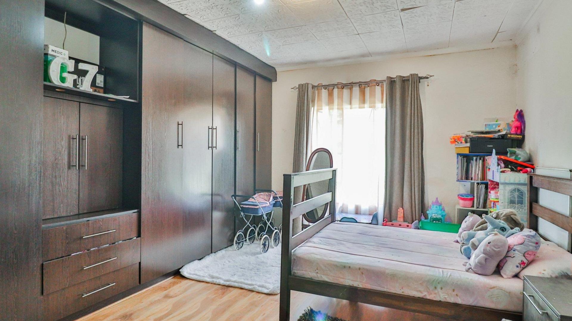  of property in Heuweloord