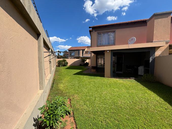 2 Bedroom Sectional Title for Sale For Sale in Annlin - MR696576