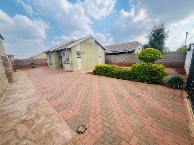 2 Bedroom House for Sale For Sale in Protea Glen - MR696580