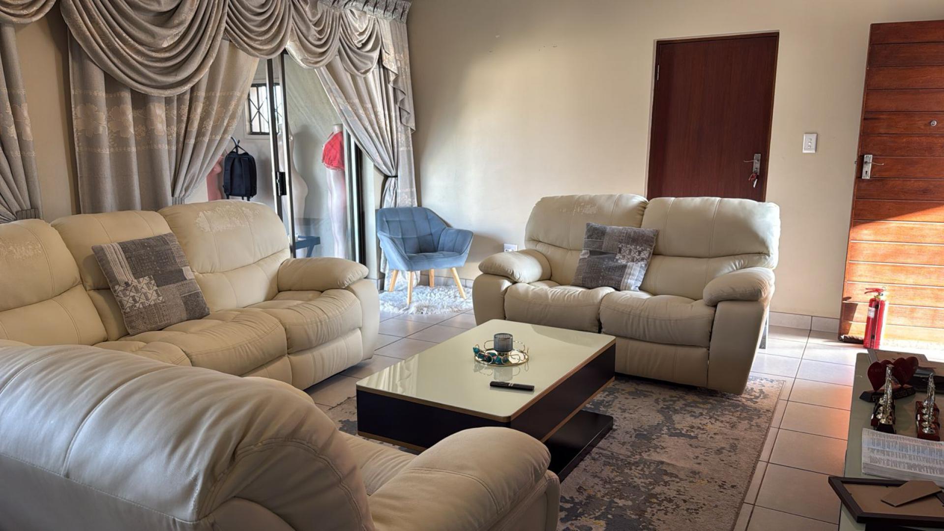 Lounges of property in Noordwyk