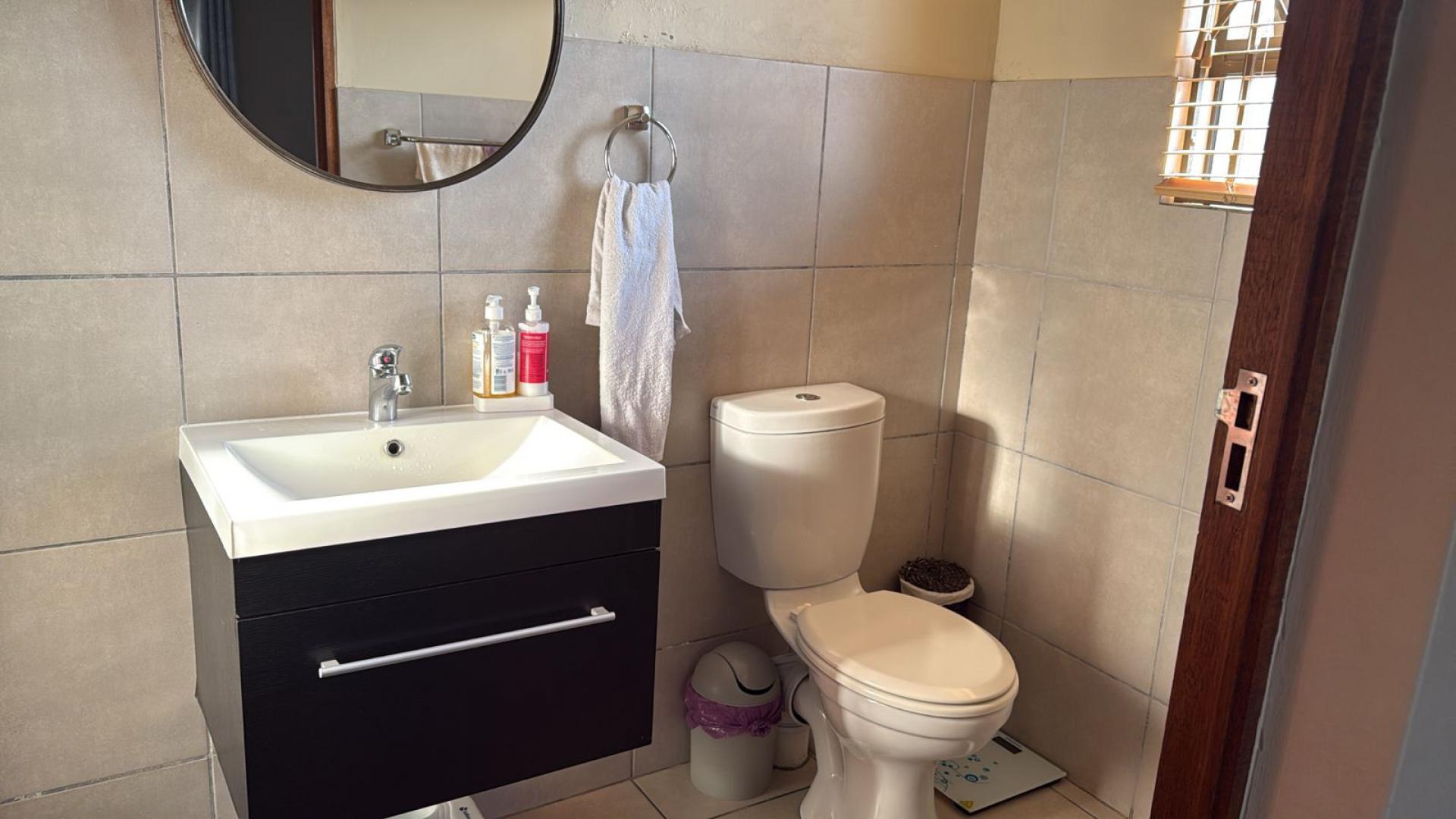 Bathroom 1 of property in Noordwyk