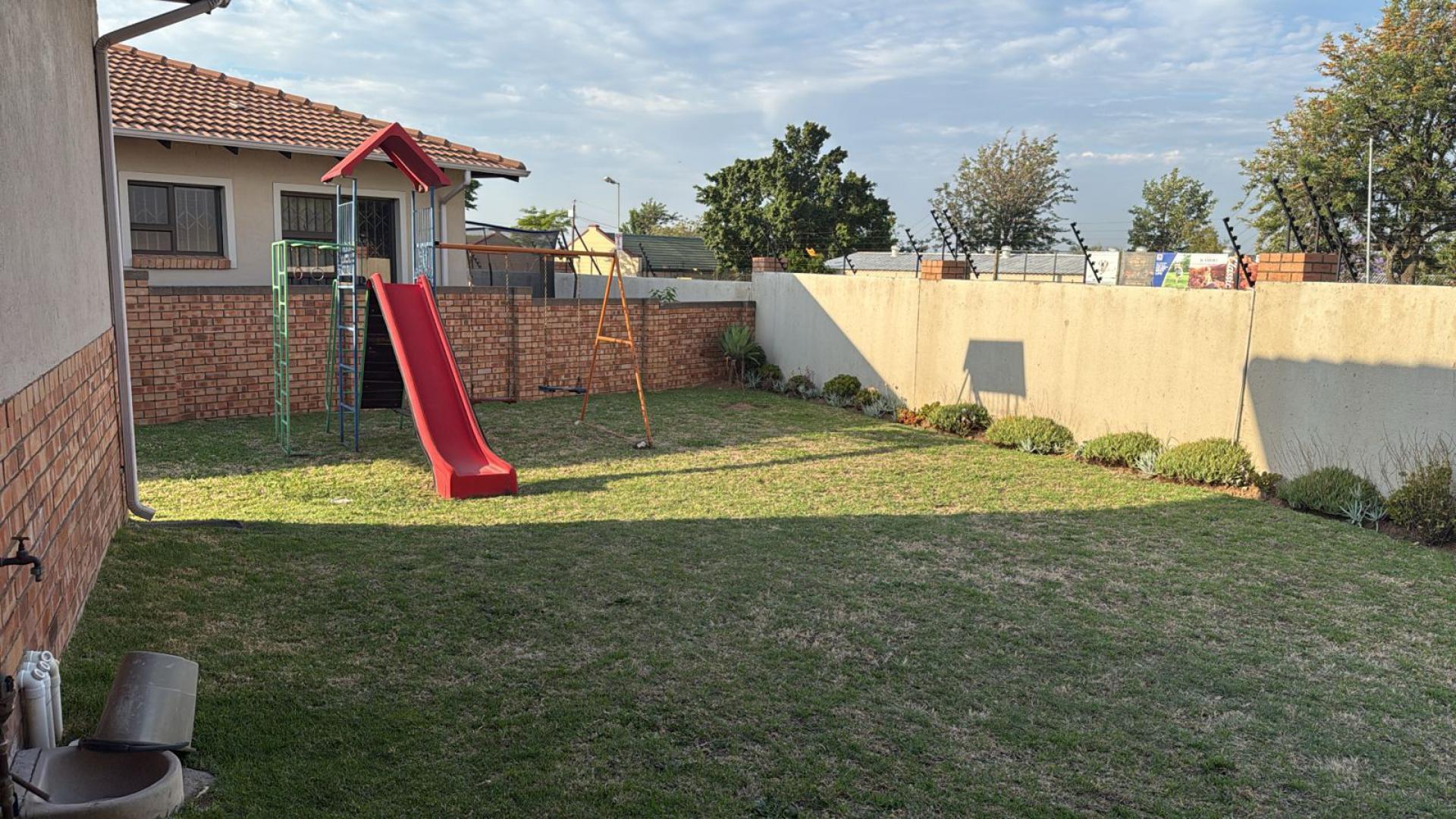 Backyard of property in Noordwyk