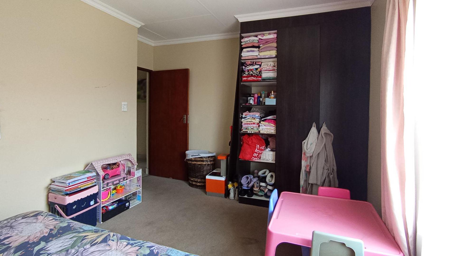 Bed Room 2 - 15 square meters of property in Noordwyk