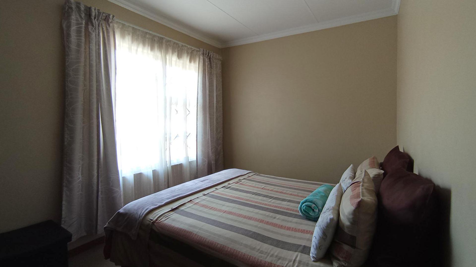 Bed Room 1 - 12 square meters of property in Noordwyk