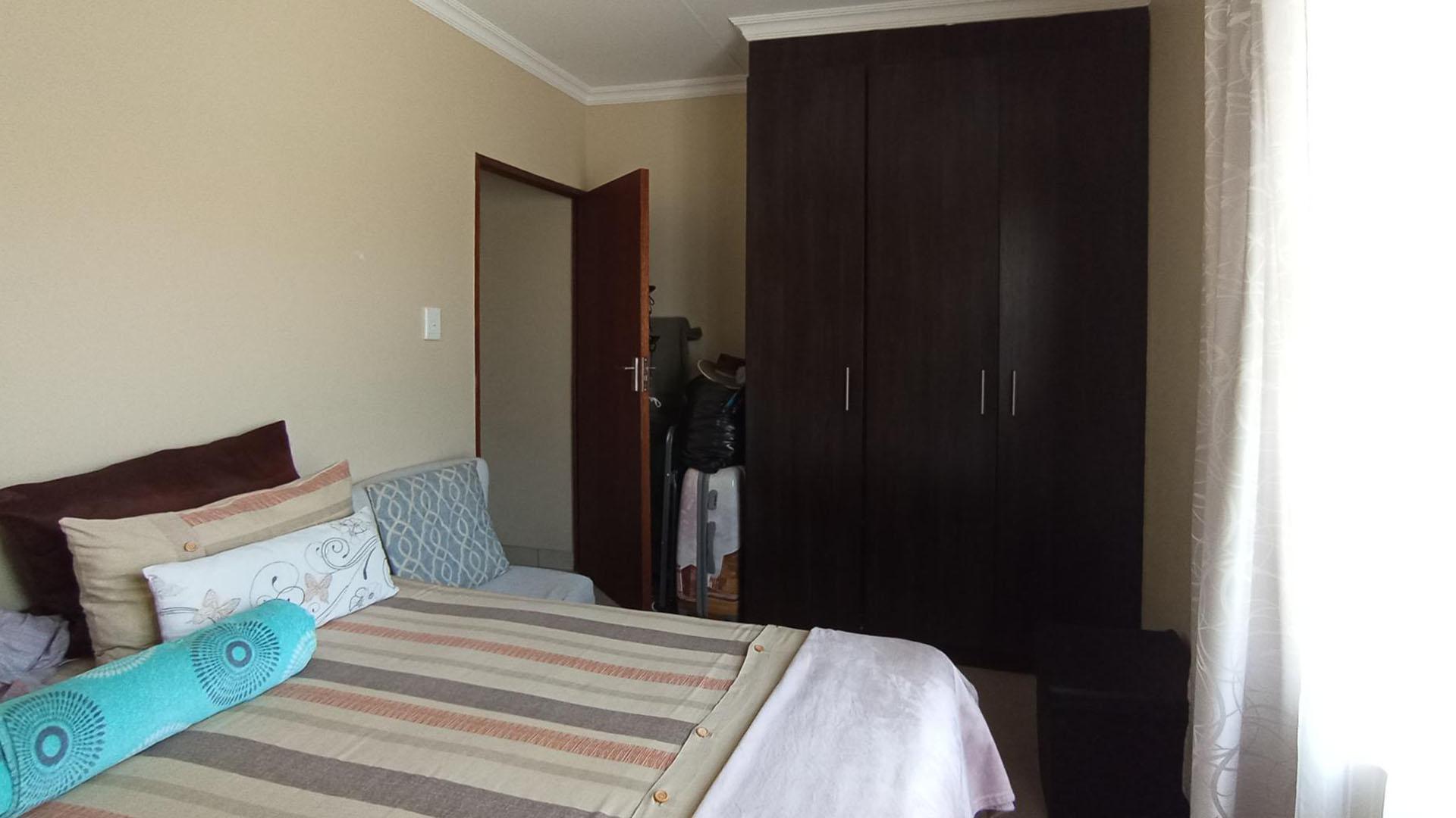 Bed Room 1 - 12 square meters of property in Noordwyk