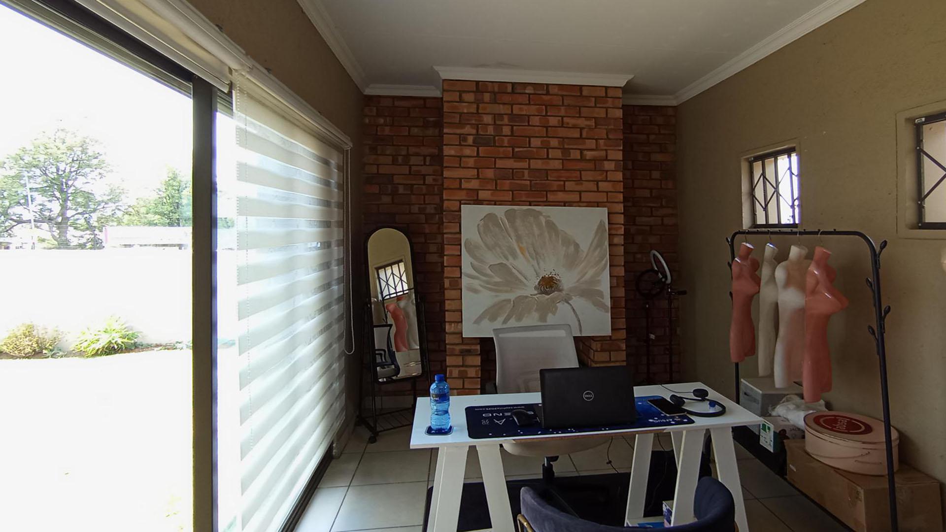 Study - 12 square meters of property in Noordwyk