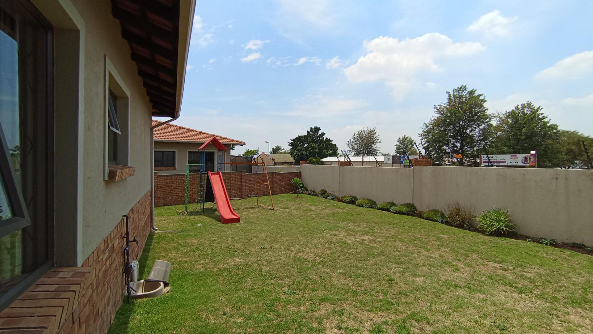 Backyard of property in Noordwyk