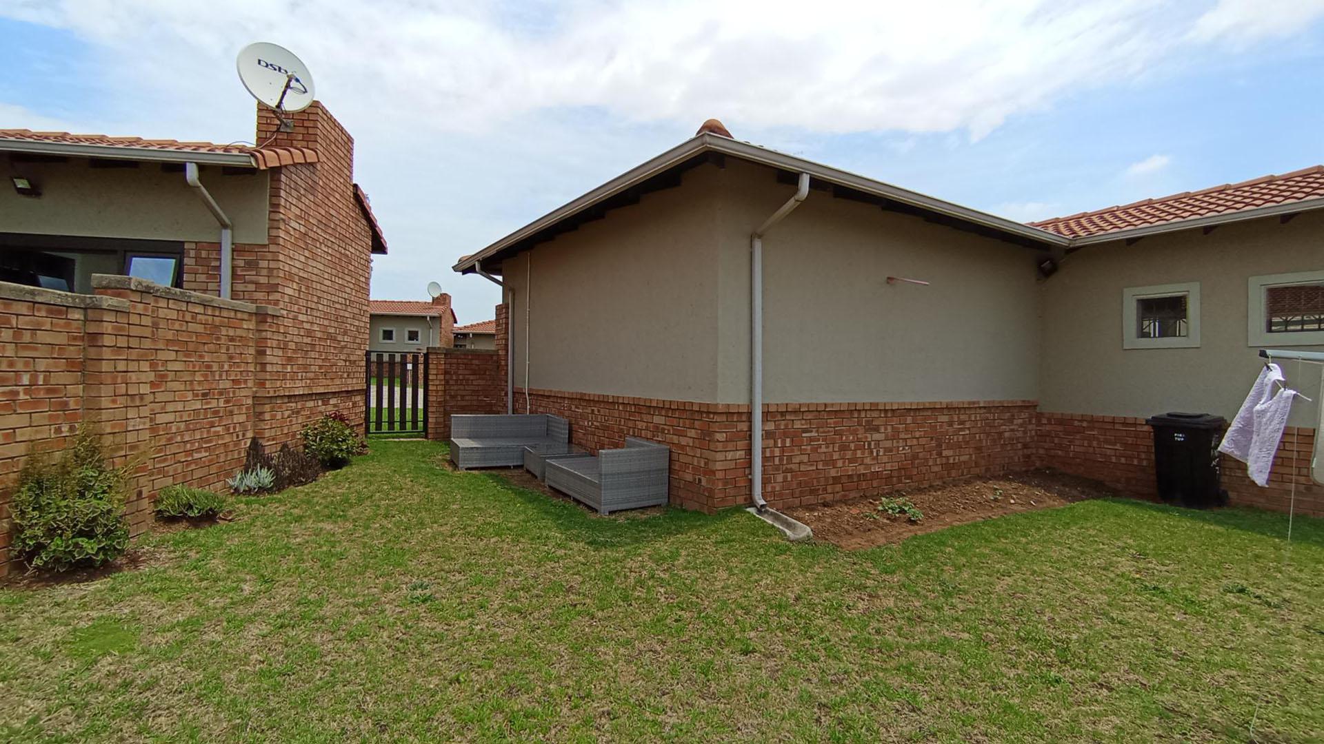 Backyard of property in Noordwyk